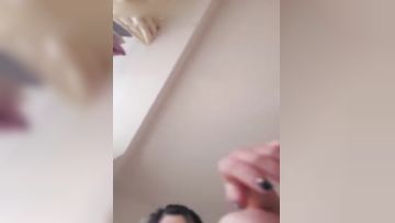 颜值不错苗条红唇妹子双人啪啪 脱光光口交舔JJ上位后入抽插的!