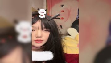 颜值不错的骚妹子一个人直播大秀，全程露脸情趣装诱惑，揉奶玩逼特写展示，抠的骚逼直流水，逼逼吸烟真刺激第04集