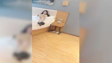 极品女神 酒店双飞露脸，粉嫩小穴暴力抽插 喷水高潮不断！剧情之王1