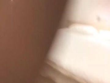 男爵全国探花约了个高颜值蓝衣萌妹子，舌吻互舔调情跪着口交，穿上黑丝骑乘勐操的!