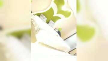 《91小黄人》酒店约炮偷拍样子清纯的大波学生兼职妹自己来月经都不知道干出血了