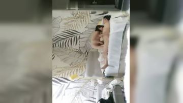 【偷拍】老哥越南约了个高颜值妹子啪啪 跳舞扭动一番开干TP后入骑乘 抱起来大力勐操呻吟非常诱人_225104684