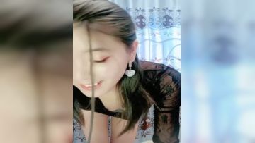 性格好颜值高的尤物骚货，一身黑丝情趣内衣全裸丁字裤跳蛋自慰，能操一炮可能很爽第02集