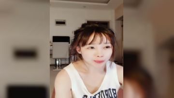 高颜值哺乳期美少妇_来给你满上_奶水太多_自己不停在往外喷_这身材真好_大奶子。