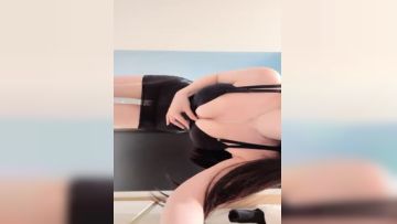 #直播丰满模特身材极品女神，珍珠内裤一线天