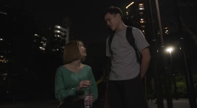 Momotaro - DLDSS-391 某有名ハンバーガー店で働き始めた巨乳人妻と、チャラいヤリチン大学生バイト君の歳の差セクハラ不伦映像が流出してます。 入田真绫