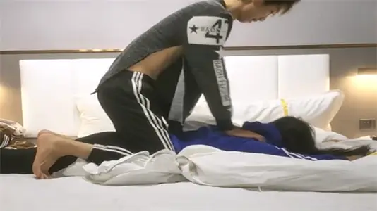 清纯良家眼镜妹互揉娇躯按摩调情 欲火焚身淫水狂喷高潮迭起